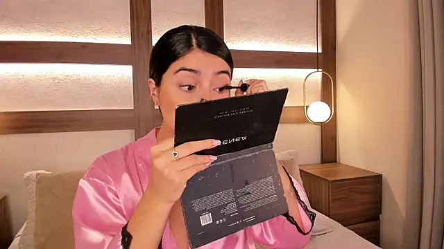 SarhaVega online show from April 12, 2026, 1:25 pm