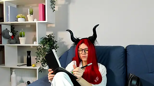 Snapshot of ShanaHearns chatting on December 1, 2025, 8:37 am ShanaHearns online show from December 1, 2025, 8:37 am