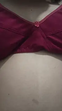 SameeraReddy19 online show from April 13, 2026, 9:46 am