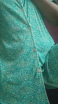 SameeraReddy19 online show from April 6, 2026, 4:57 am