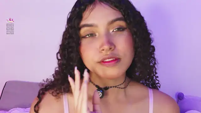 EloiseSweetxx online show from April 7, 2026, 6:43 pm