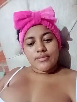 Snapshot of Luna-Morales chatting on April 6, 2026, 11:17 pm Luna-Morales online show from April 6, 2026, 11:17 pm