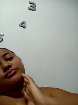 Snapshot of Luna-Morales chatting on December 5, 2025, 5:39 am Luna-Morales online show from December 5, 2025, 5:39 am