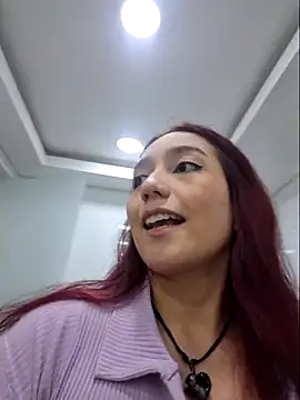 Eveeelyn25 online show from March 11, 2026, 11:10 pm