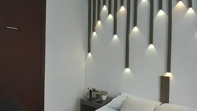 lindaa natashaa  online show from March 4, 2026, 7:10 pm