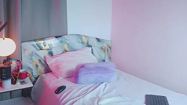 EmmaDembers online show from November 29, 2025, 6:52 pm