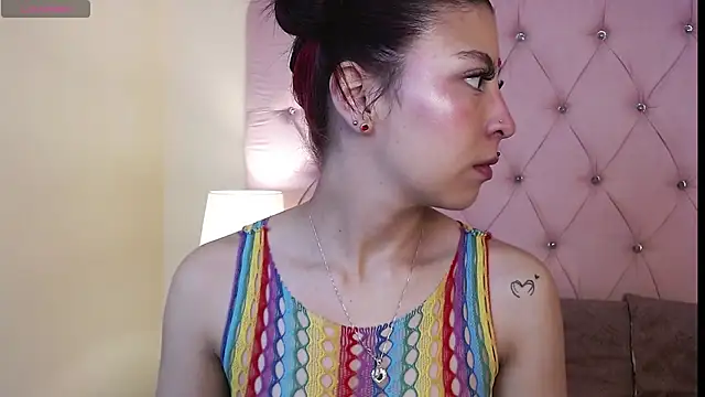 Hillary Thomson online show from November 24, 2025, 1:00 pm