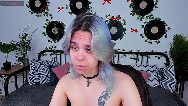 LiraBelle online show from April 13, 2026, 3:10 am