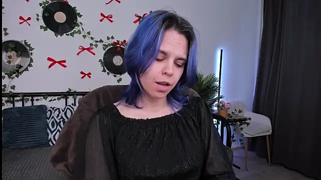 LiraBelle online show from May 13, 2026, 3:13 am