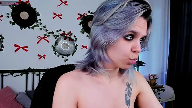 LiraBelle online show from April 11, 2026, 7:45 am