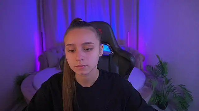 TinyNatalie online show from November 24, 2025, 7:08 am