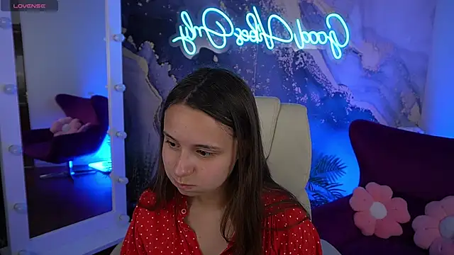 Snapshot of TinyNatalie chatting on July 21, 2026, 7:26 pm TinyNatalie online show from July 21, 2026, 7:26 pm