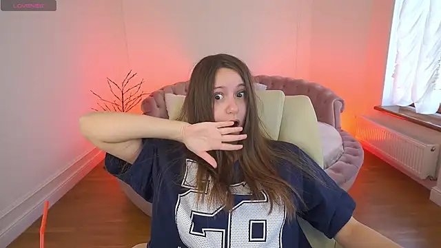 TinyNatalie online show from April 11, 2026, 7:45 am