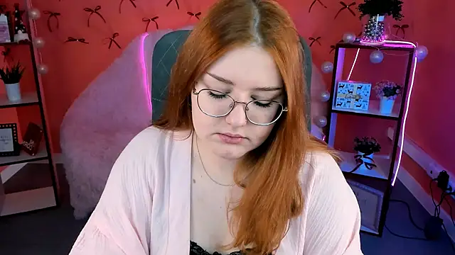 Snapshot of StaceyJensen chatting on December 15, 2025, 9:26 am StaceyJensen online show from December 15, 2025, 9:26 am