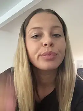 Snapshot of KateAllyaa chatting on February 2, 2026, 8:02 am KateAllyaa online show from February 2, 2026, 8:02 am