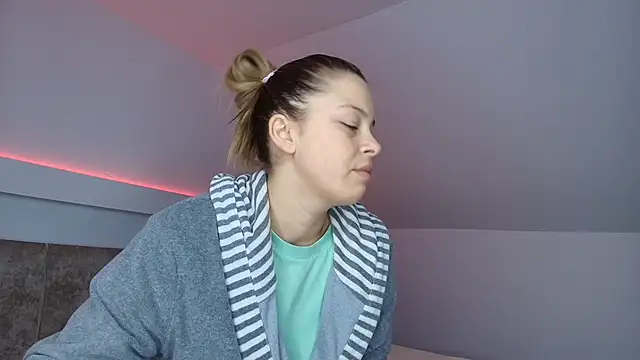 Snapshot of KateAllyaa chatting on January 12, 2026, 7:48 am KateAllyaa online show from January 12, 2026, 7:48 am