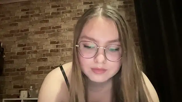 Snapshot of Blair_Reid chatting on December 17, 2025, 2:22 pm Blair Reid online show from December 17, 2025, 2:22 pm