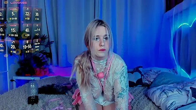 Snapshot of FrostLuna chatting on December 2, 2025, 8:54 pm FrostLuna online show from December 2, 2025, 8:54 pm