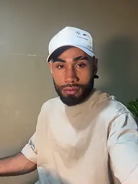 Snapshot of Luca_Fuego chatting on December 3, 2025, 3:40 am Luca Fuego online show from December 3, 2025, 3:40 am