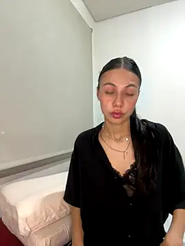 Snapshot of heyitsmia chatting on November 25, 2025, 12:44 am heyitsmia online show from November 25, 2025, 12:44 am