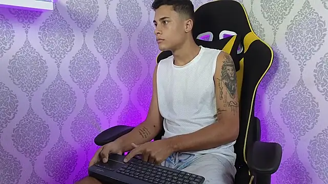 Snapshot of The_big_twink_x chatting on November 24, 2025, 7:25 pm The big twink x online show from November 24, 2025, 7:25 pm