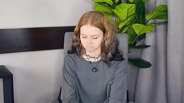 ToyaPletz online show from November 25, 2025, 8:14 am