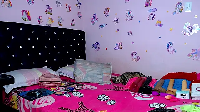 ShantalTsFox online show from March 1, 2026, 4:01 am