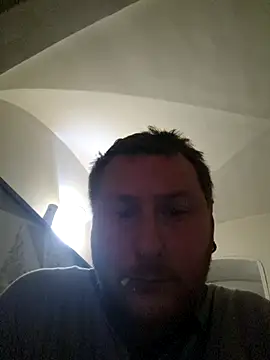 18cmAndr online show from November 30, 2025, 7:47 pm