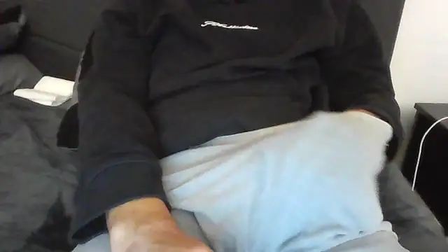 latinman7944 online show from April 17, 2026, 9:23 am