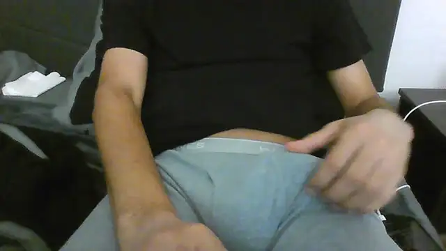 latinman7944 online show from April 1, 2026, 5:42 am