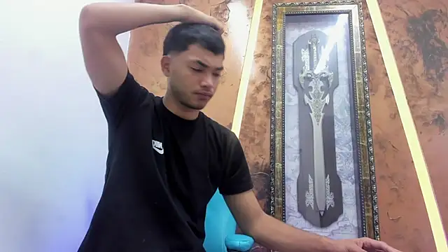 hot guy sweet online show from December 14, 2025, 3:46 am