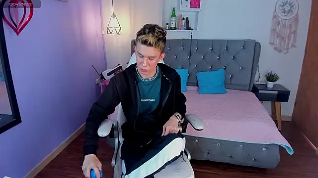 Juaan Diick online show from March 4, 2026, 4:59 pm