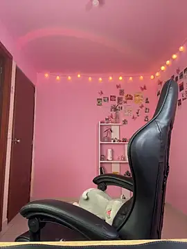 Davne  online show from March 23, 2026, 10:42 pm