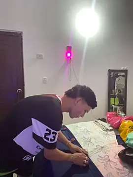 secret justin7 online show from December 17, 2025, 3:11 am