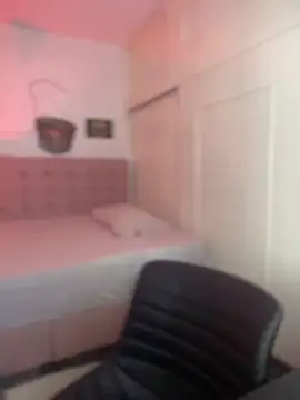 MaddieHunter online show from December 2, 2025, 1:13 pm