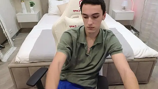 Snapshot of MoonlinSkinn chatting on November 26, 2025, 8:14 am MoonlinSkinn online show from November 26, 2025, 8:14 am