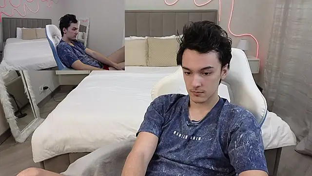 MoonlinSkinn online show from February 12, 2026, 1:05 am