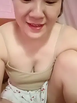 Snapshot of Lily-ross22 chatting on July 8, 2026, 1:34 pm Lily-ross22 online show from July 8, 2026, 1:34 pm