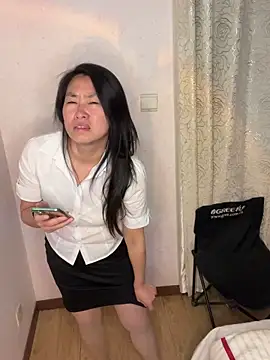 Snapshot of TU-37 chatting on December 2, 2025, 11:45 am TU-37 online show from December 2, 2025, 11:45 am