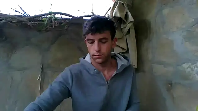 Snapshot of Hugoo_21 chatting on May 8, 2026, 12:31 pm Hugoo 21 online show from May 8, 2026, 12:31 pm