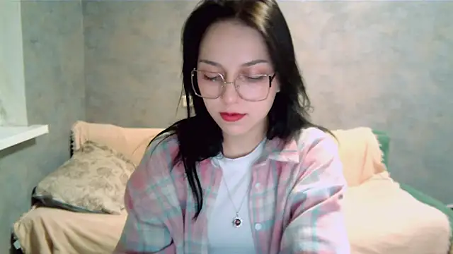 Snapshot of GlibRasher chatting on December 1, 2025, 8:10 pm GlibRasher online show from December 1, 2025, 8:10 pm