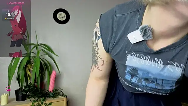 Me1inMonro online show from November 28, 2025, 5:29 am