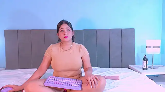 Lizz Bunny online show from April 21, 2026, 1:29 am