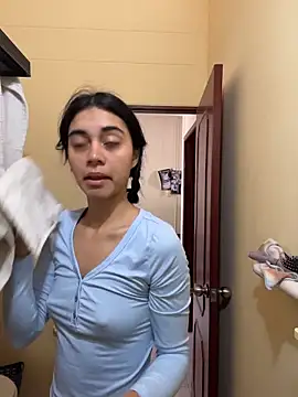 Miia moonn online show from April 5, 2026, 2:57 pm