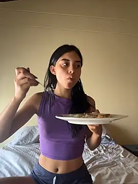 Miia moonn online show from April 4, 2026, 6:03 pm