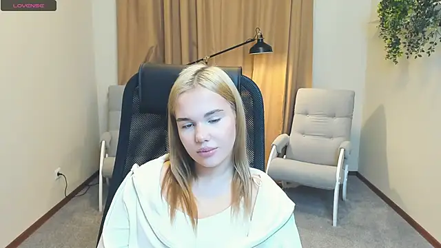 CorrineSchrodt online show from November 25, 2025, 12:49 pm