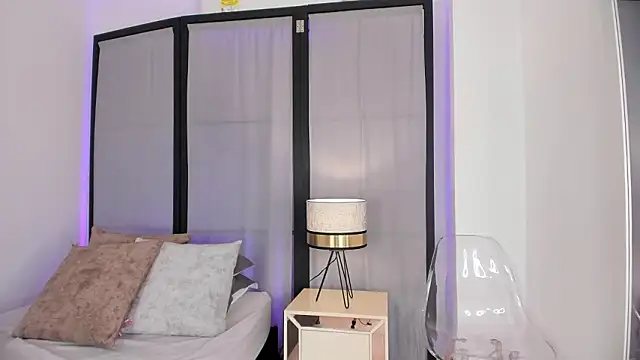 niicole steele  online show from February 28, 2026, 5:56 pm