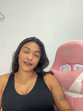 Snapshot of Laurapocahontas chatting on November 27, 2025, 12:22 am Laurapocahontas online show from November 27, 2025, 12:22 am