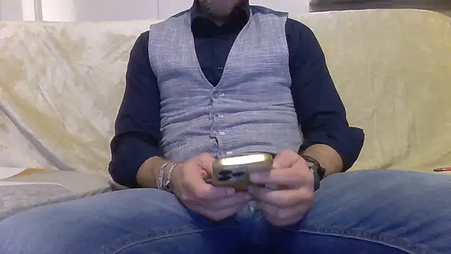 Eroshotlicker online show from April 1, 2026, 8:50 pm