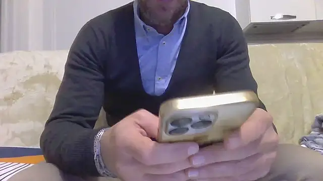 Eroshotlicker online show from February 4, 2026, 9:32 pm